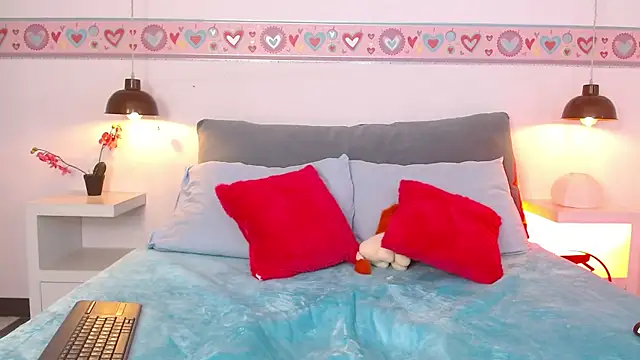 Suzy1  online show from 10/31/25, 08:49