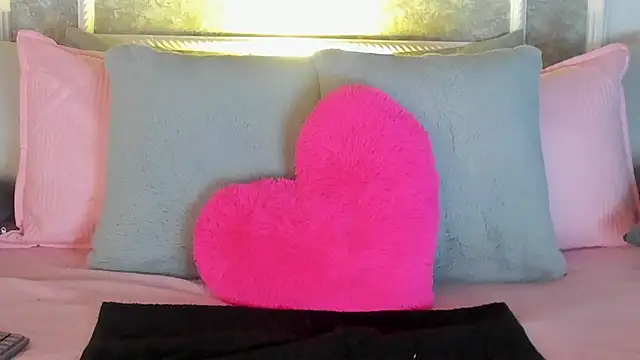  victoriaa  lois online show from 11/06/25, 08:57