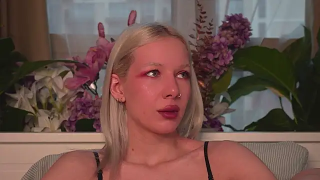 RanyThomson online show from 11/29/25, 01:44