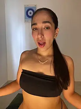 Snapshot of SabrinaEvanss_ chatting on 05/05/26, 12:08 SabrinaEvanss online show from 05/05/26, 12:08