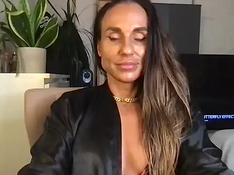 GluteQueenE online show from 10/16/25, 08:50