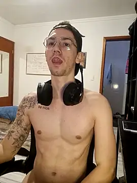 Snapshot of SweetGoodBoy22 chatting on 11/08/25, 08:01 SweetGoodBoy22 online show from 11/08/25, 08:01