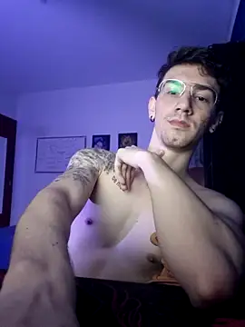 Snapshot of SweetGoodBoy22 chatting on 10/03/25, 05:36 SweetGoodBoy22 online show from 10/03/25, 05:36