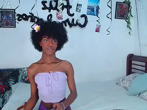 Snapshot of Kiara_valente chatting on 10/15/25, 02:14 Kiara valente online show from 10/15/25, 02:14