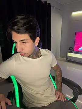 Snapshot of RealGdiass chatting on 10/29/25, 12:09 RealGdiass online show from 10/29/25, 12:09