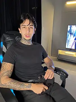 Snapshot of RealGdiass chatting on 10/04/25, 03:52 RealGdiass online show from 10/04/25, 03:52