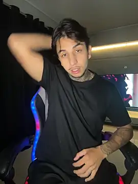 Snapshot of RealGdiass chatting on 10/08/25, 03:52 RealGdiass online show from 10/08/25, 03:52