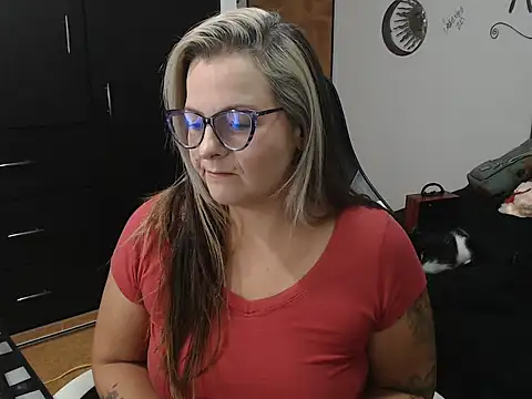 perlagoloza05 online show from 10/21/25, 04:01