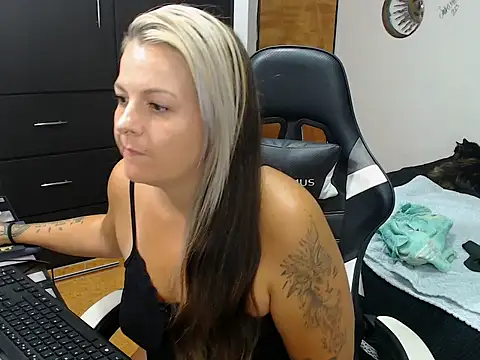 perlagoloza05 online show from 10/08/25, 03:19