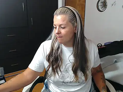 perlagoloza05 online show from 10/06/25, 03:29