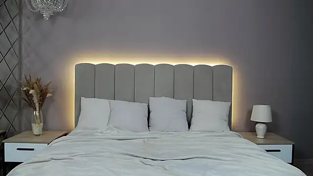 DianaMello online show from 11/15/25, 04:27