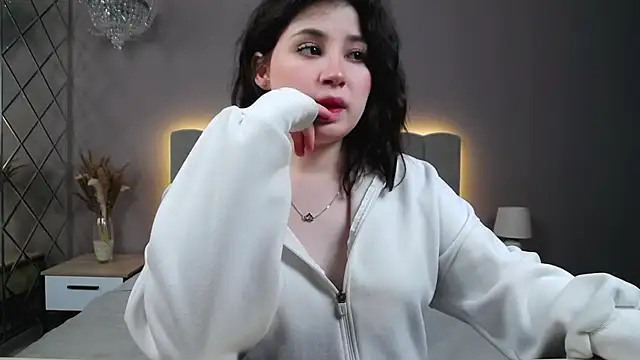 DianaMello online show from 11/06/25, 05:22