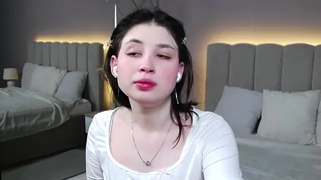 DianaMello online show from 11/27/25, 04:13