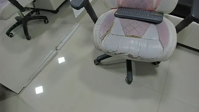 Madeline jade online show from 10/20/25, 02:57