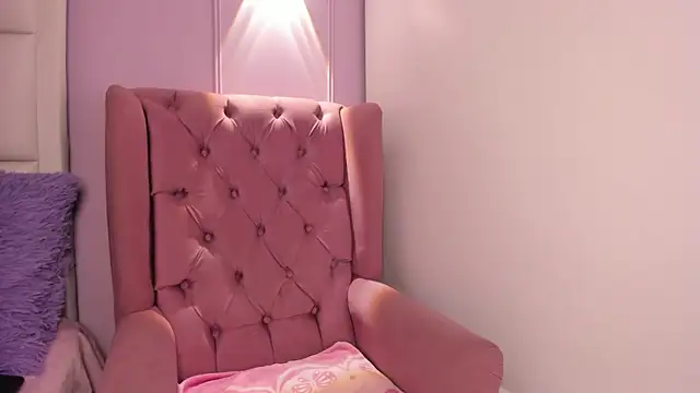 Snapshot of ZammyRossee chatting on 12/18/25, 03:55 ZammyRossee online show from 12/18/25, 03:55