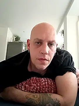 Snapshot of Kobradera1984 chatting on 10/25/25, 06:34 Kobradera1984 online show from 10/25/25, 06:34