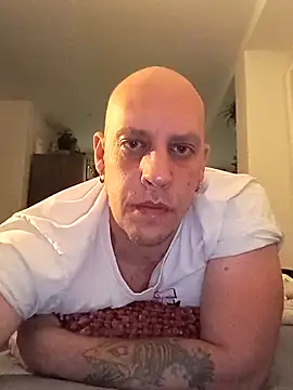 Snapshot of Kobradera1984 chatting on 10/30/25, 10:50 Kobradera1984 online show from 10/30/25, 10:50