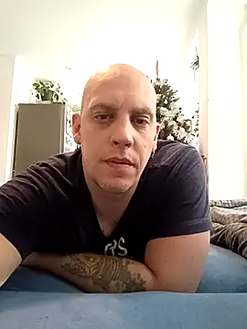 Snapshot of Kobradera1984 chatting on 12/16/25, 09:57 Kobradera1984 online show from 12/16/25, 09:57