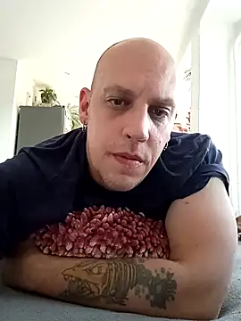 Snapshot of Kobradera1984 chatting on 10/15/25, 02:36 Kobradera1984 online show from 10/15/25, 02:36