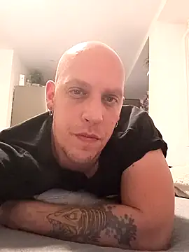 Snapshot of Kobradera1984 chatting on 10/17/25, 03:58 Kobradera1984 online show from 10/17/25, 03:58