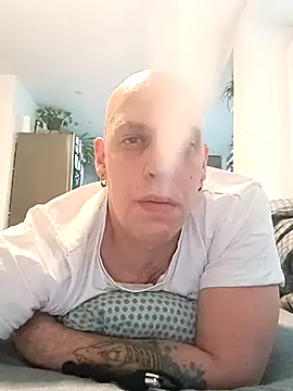 Snapshot of Kobradera1984 chatting on 12/01/25, 08:48 Kobradera1984 online show from 12/01/25, 08:48