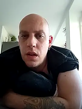 Snapshot of Kobradera1984 chatting on 10/13/25, 02:40 Kobradera1984 online show from 10/13/25, 02:40