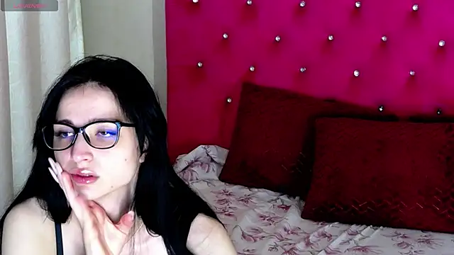 Snapshot of KimmySprinkles chatting on 10/14/25, 08:09 KimmySprinkles online show from 10/14/25, 08:09