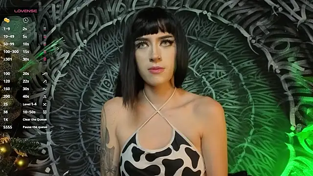 dahlia darkwood online show from 12/18/25, 05:34