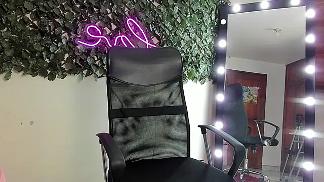 Samanta Ortiz online show from 11/25/25, 07:03