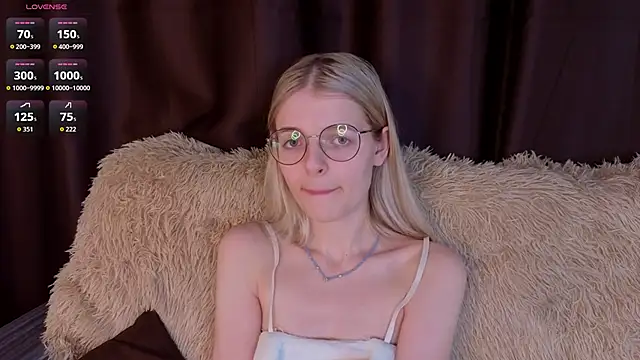 MonicaShiny online show from 10/27/25, 06:42