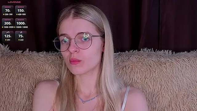 MonicaShiny online show from 11/28/25, 07:36