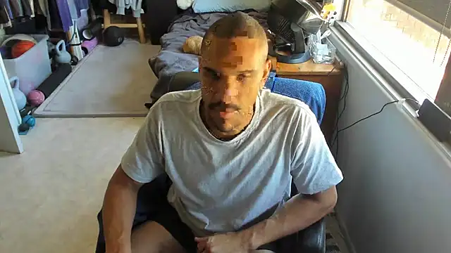 Snapshot of CassiusJohnson chatting on 04/15/26, 02:06 CassiusJohnson online show from 04/15/26, 02:06