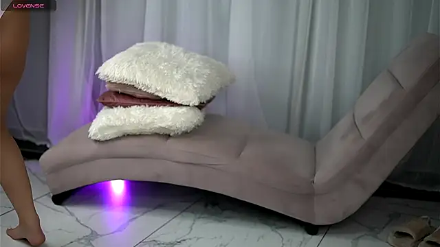 MysticLayla online show from 11/12/25, 04:49