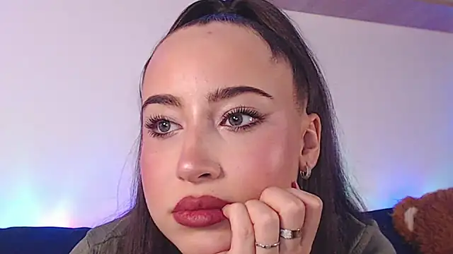 Snapshot of adacgrey chatting on 11/12/25, 05:06 adacgrey online show from 11/12/25, 05:06