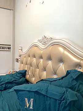 Mile-m online show from 11/16/25, 08:41