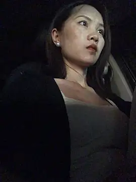 Snapshot of Mile-m chatting on 04/20/26, 03:24 Mile-m online show from 04/20/26, 03:24