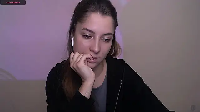 Snapshot of _OlivkaSexy chatting on 10/03/25, 11:56 OlivkaSexy online show from 10/03/25, 11:56