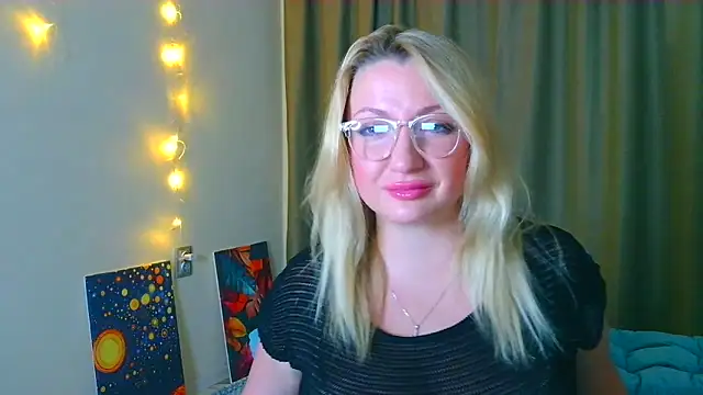 Snapshot of Mila5361 chatting on 10/20/25, 10:43 Mila5361 online show from 10/20/25, 10:43