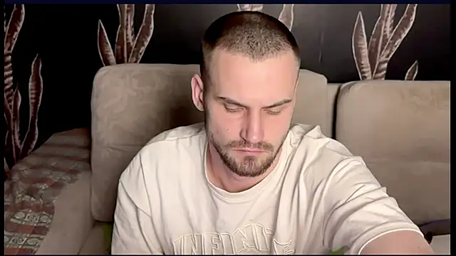 Snapshot of Iveraan chatting on 10/18/25, 07:05 Iveraan online show from 10/18/25, 07:05