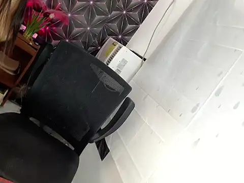 Hot chely online show from 10/24/25, 10:42