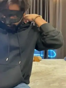 vickyandtania online show from 12/22/25, 05:13