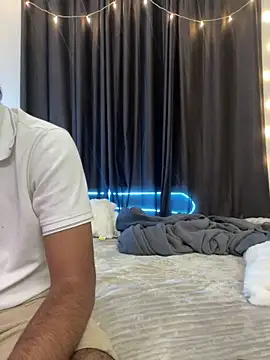 vickyandtania online show from 12/21/25, 04:52