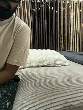 vickyandtania online show from 04/21/26, 04:57