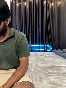 vickyandtania online show from 12/18/25, 03:16