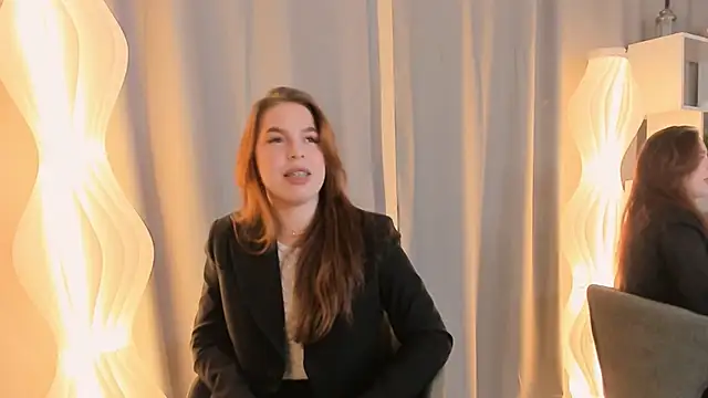 Snapshot of ToniaRoehr chatting on 10/04/25, 07:54 ToniaRoehr online show from 10/04/25, 07:54