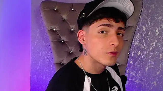 MateoMitchell online show from 11/04/25, 04:38