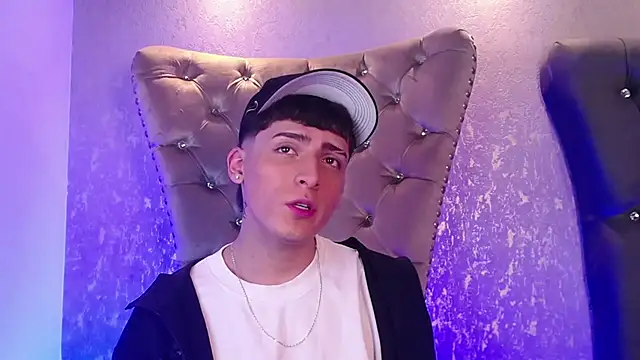 MateoMitchell online show from 10/22/25, 04:56