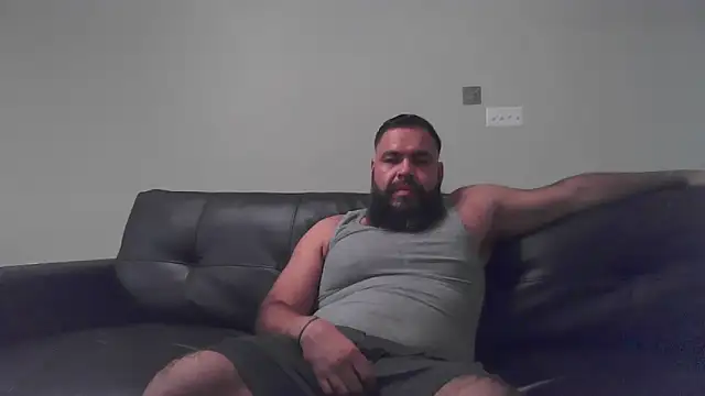 BigJohnBear39 online show from 10/04/25, 05:31