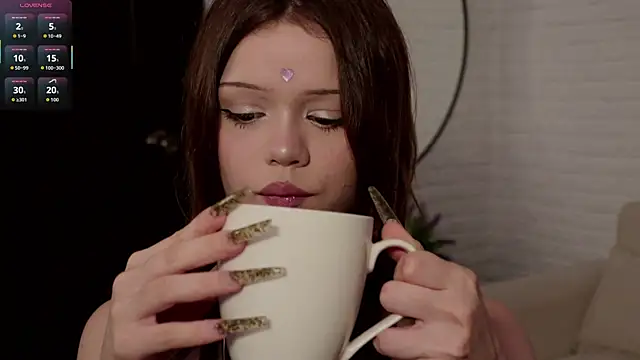 Snapshot of Sarah_babyyy chatting on 11/21/25, 06:12 Sarah babyyy online show from 11/21/25, 06:12