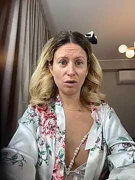 AvaMaddisson online show from 11/08/25, 03:43